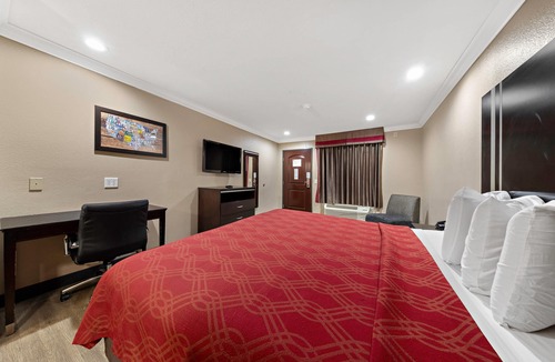 Central Escondido Hotel | Econo Lodge Inn & Suites Escondido Downtown