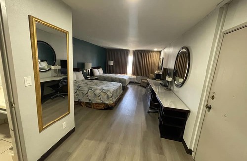 Central San Pedro Hotel | Portside Inn & Suites