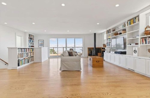Uptown Brisbane House | Stunning Views by the Bay 2BR