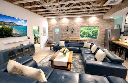 Stockton Hotel | Hawaiian Loft + lookout suite.