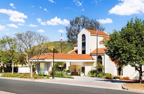 Calabasas House | A Place You'll Surely Enjoy! Outdoor Pool, Minutes to Calabasas Open Space Park