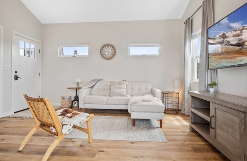 Sunset Cliffs Apartment | Sunset Cliffs Dream House - Patio, W/D, Steps to the Ocean!