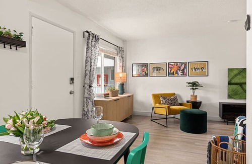 East Village Apartment | East Village Arts District, King Suite w/Sofa Bed