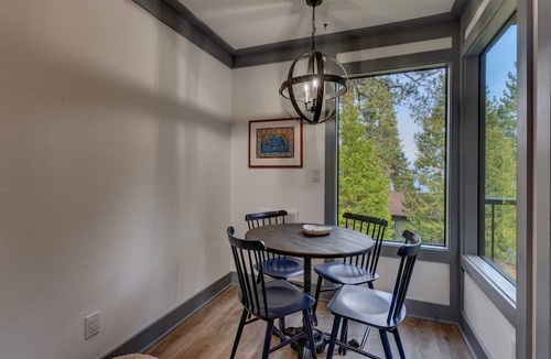 Tahoma Condo | Esperanzas Lakeside Retreat: 3 BR, 2 BA Condominium in Tahoma, Sleeps 6