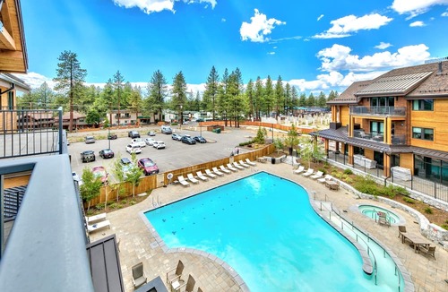 Lakeside Park Condo | Luxury Two Bedroom Residence steps from Heavenly Village Book 7 Nights for 10% Off by RedAwning
