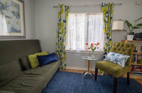 North Central Apartment | Bright one-bedroom bungalow, located near all Pasadena’s best attractions.