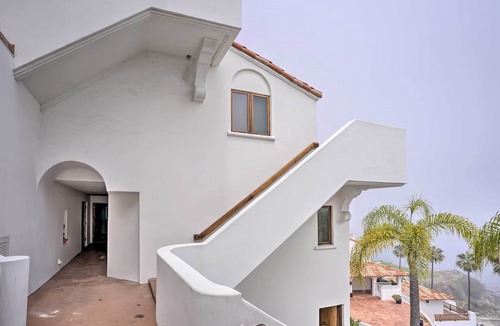 Avalon Condo | Quiet Avalon Getaway Villa w/Ocean View & Balcony