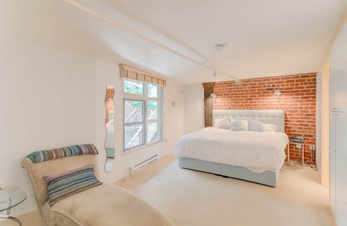 Rincon Hill Apartment | Spacious Luxury Historic Loft in Downtown SF