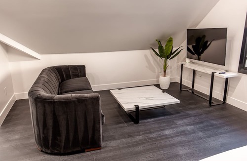 Bankers Hill Apartment | Stunning Zen Penthouse w/Dream Bathroom & Views by Little Italy and Convention C