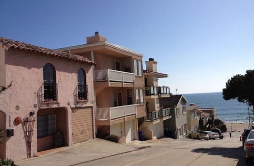 El Porto House | Charming Guest House in Spanish Style Duplex | Steps to Beach!