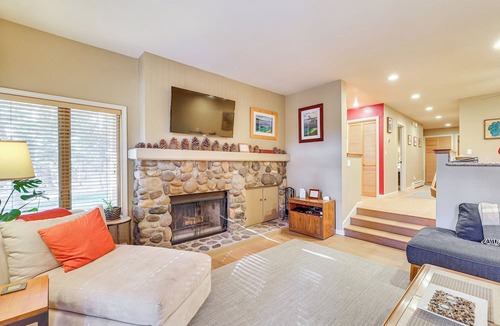 Incline Village Condo | Lake Tahoe Corner Condo w/Hot Tub, Beaches Nearby