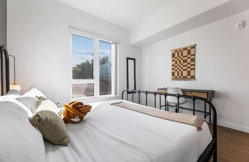 Little Tokyo Hotel | Light-Filled Artsy Stay in Little Tokyo, Walk to best Sushi Bars and Metro
