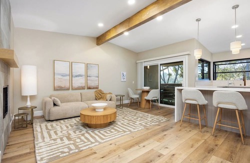 La Jolla Village Condo | Boardwalk Treehouse- La Jolla Monthly Rental Near Beaches, Torrey Pines, UCSD