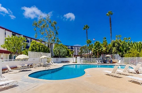 Point Loma Heights Apartment | 🌴ResortSetting w/Pool close to beach/downtown 🌴