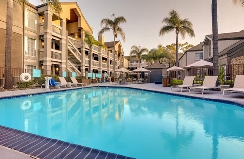 Sunnyvale Hotel | Look No More! 2 Comfortable 2BR Suites, Outdoor Swimming Pool, Pets Allowed!