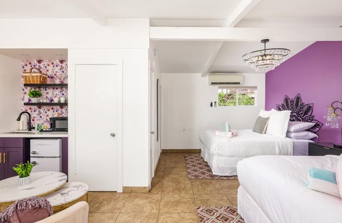 Warm Sands Hotel | Entire Boutique Hotel · Palm Springs · Sleeps 22