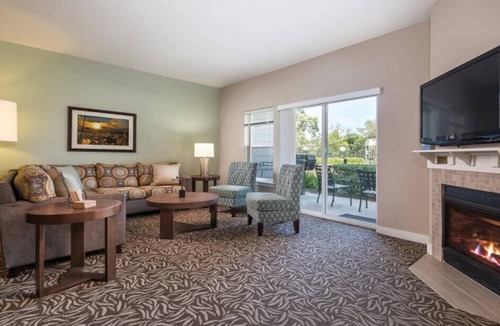 Windsor Condo | Windsor | Wine Country | Pool & Vineyards | 2BR Twin