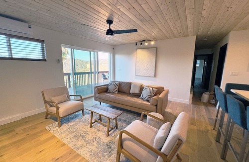 Sylvia Park Apartment | Spacious 3-bedroom/2 bath apartment in Topanga Hills with AC