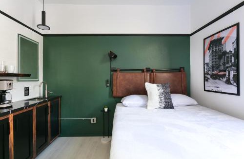 Gaslamp Quarter Apartment | Gaslamp suite Retreat Queen Bed WiFi