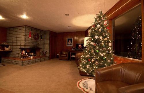 Crescent City Hotel | Curly Redwood Lodge