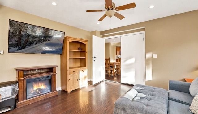 1826-fawnskin Chalet 4 Bedroom Home by RedAwning