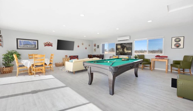 Mystic Views - Pool, Hot Tub, Game Room, Fire Pit and Desert Views!