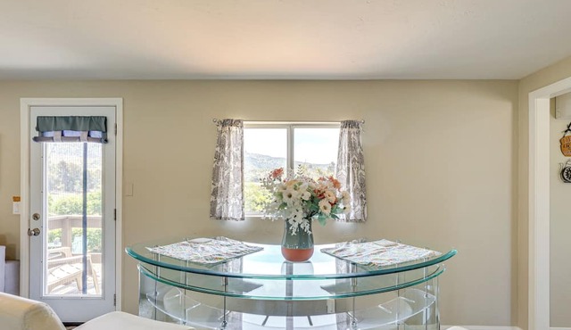 Escondido Vineyard Estate: Walk to Wineries!