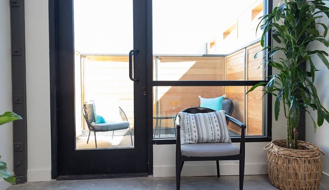 BRIGHT + MODERN OC LOFT GETAWAY!