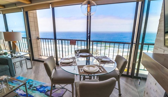 Luxe Oceanfront view, murphy bed, parking and pool