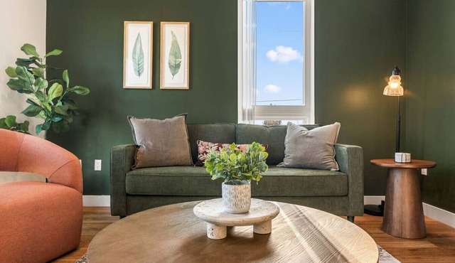 Light-Filled Home in K-Town | Parking, Gym & Views