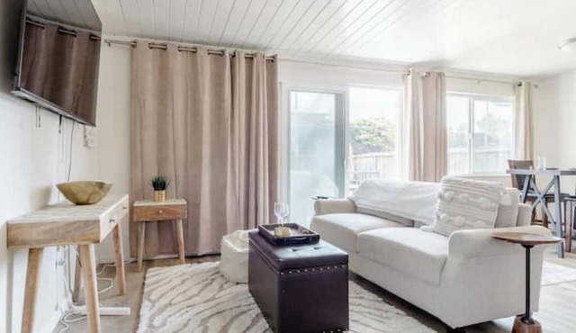 Chic 1 Bedroom Apartment w/Comfy King Bed