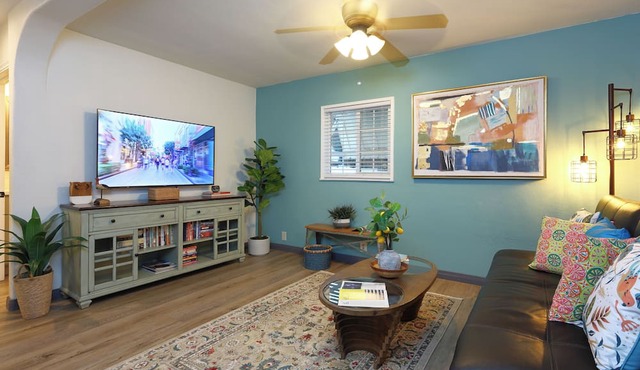 Stylish 2B2B Hideaway 10 mins. drive to Disneyland