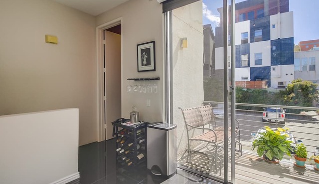 Modern Urban Row Home * 2 Blocks to San Diego Bay * A/C