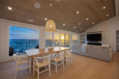 Luxury Oceanfront Retreat w Hot Tub Fire Table & Pacific Views near SF