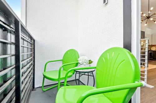 A - 3BR NoHo Pad with Patio - Sleeps 12 - Free Parking - 15m to Universal - FIFA World Cup SoFi