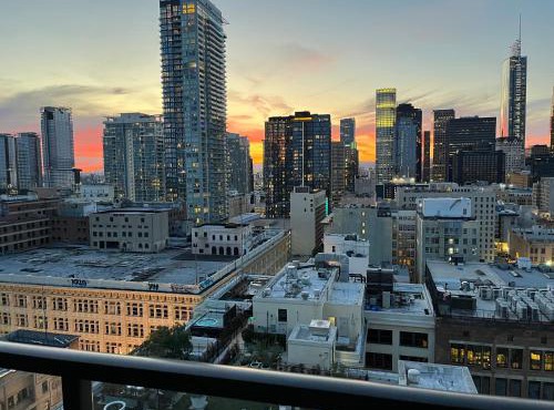 Top Floor 3 Bed 3 Bath Penthouse Living In Luxury